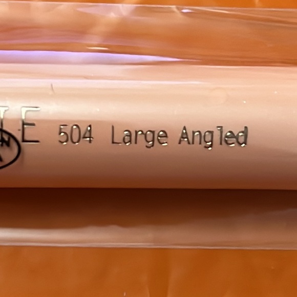 NEW LUXIE 504 LARGE ANGLED BRUSH 🌸NEW NWT - Picture 7 of 8